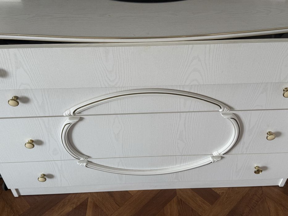 Продам спальный гарнитур