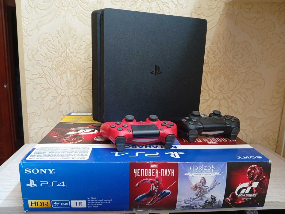 PS4 Slim 1TB + 2 джойстика | Отличное состояние