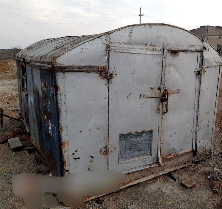 Металлическая будка.  .