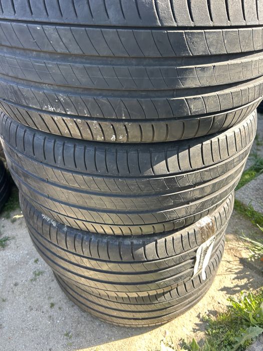 245 45 18 Michelin vara