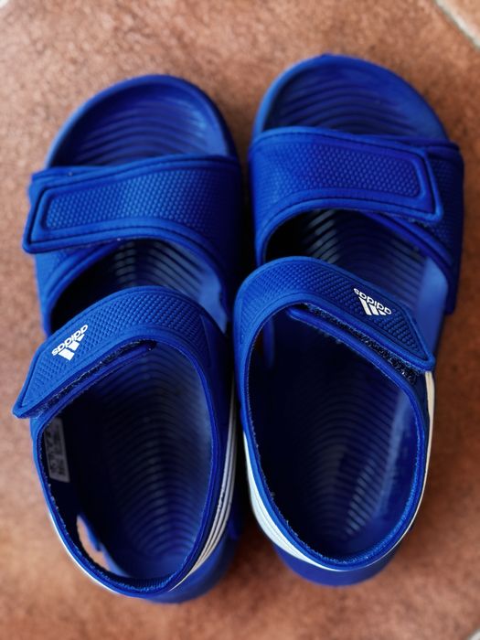 Детски сандали :)