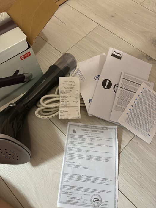 Уред за вертикално гладене с пара Philips Handheld Steamer 7000 Series