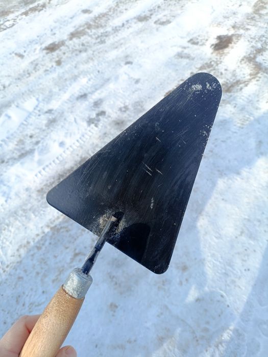 Каски, мастерки, желетки, пистолет