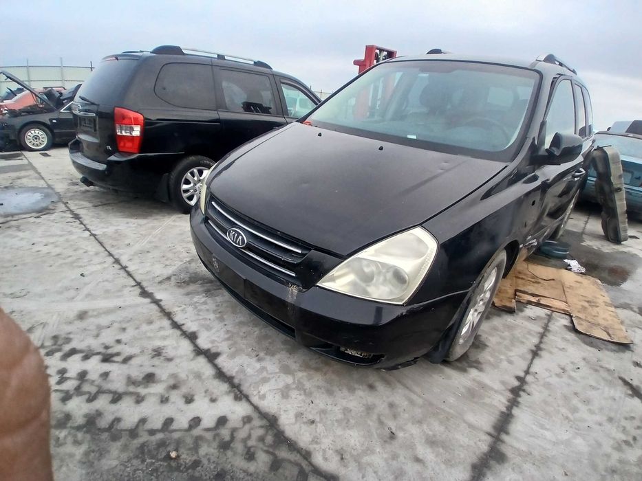 dezmembrez kia carnival