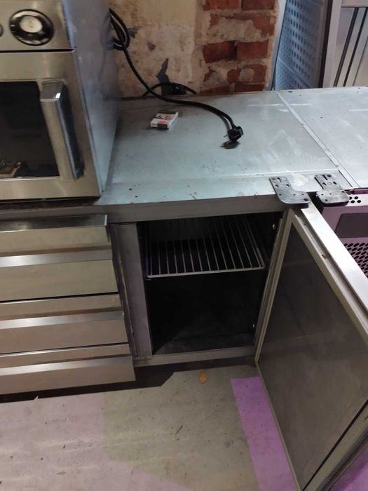 Хладилна маса 2 врати 6 чекмеджетаDesco Refrigerated Workbench