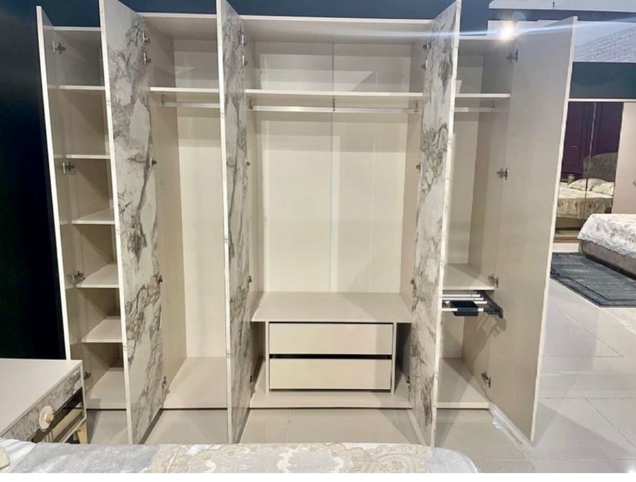 Продаю спальный гарнитур