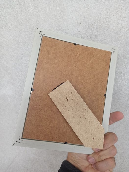 Продаётся A5 рамка для фото новая размеры  15/20 см

Новая 

Стоимость