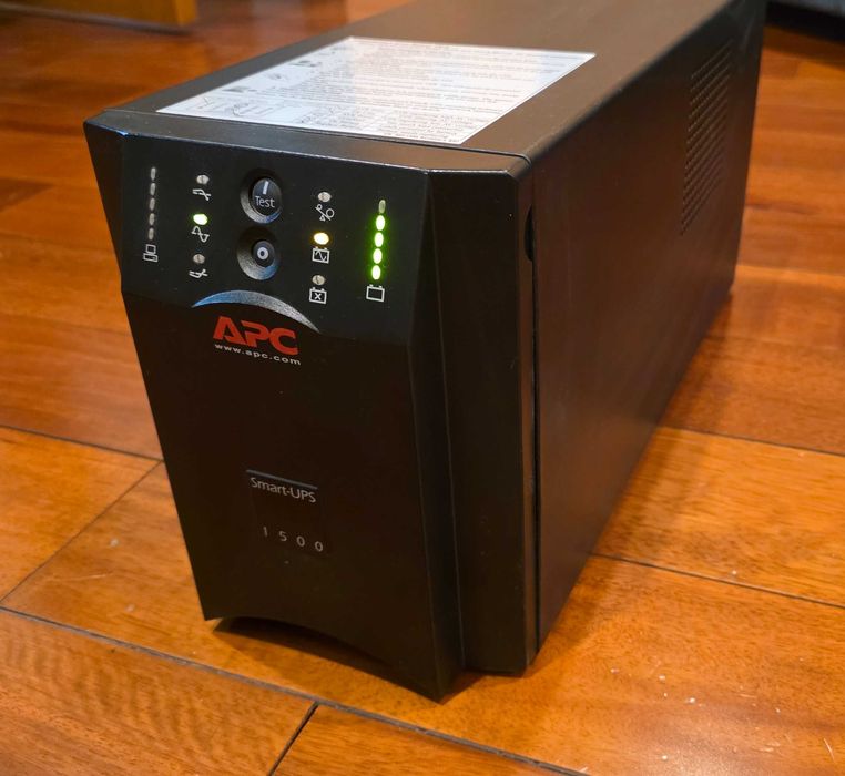 APC SUA1500I Smart-UPS 1500VA USB & Serial 230V