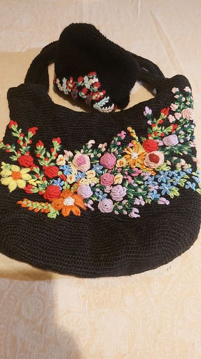 Ръчно плетена и бродирана дамска чанта и шапка