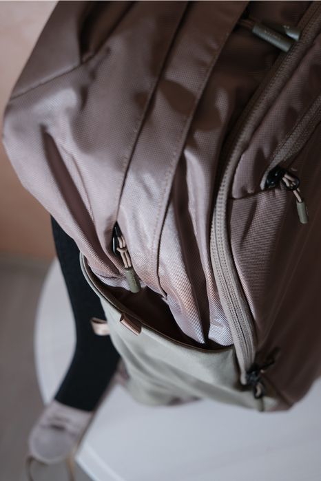 Osprey Aoede 21L Commuter Airspeed Backpack, Tan Concrete
