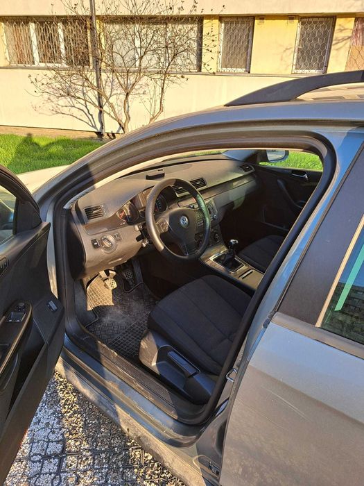 VW Passat B6 1.9 TDI BXE avariată