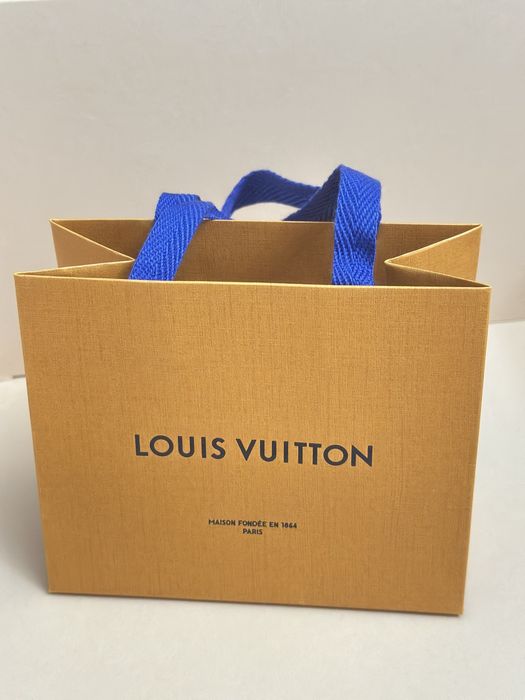 Оригинальная коробка и пекат Louis Vuitton