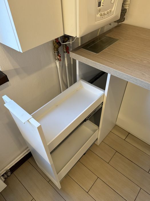 Bar Bucatarie cu spatii depozitare