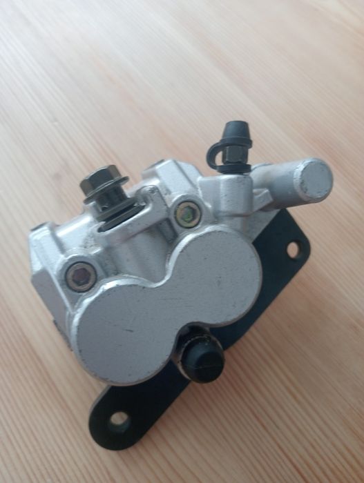 Суппорт на тормозной двухпоршневой квадроцикл, скутера