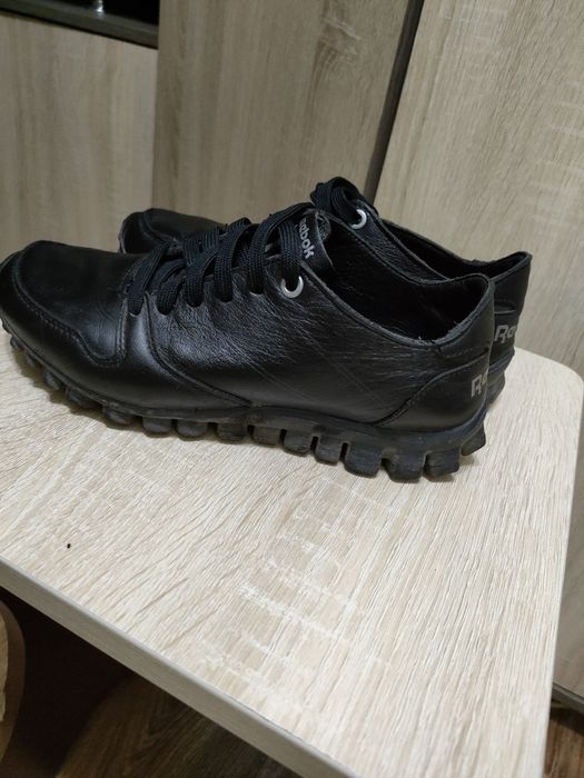 Продам кроссовки Reebok