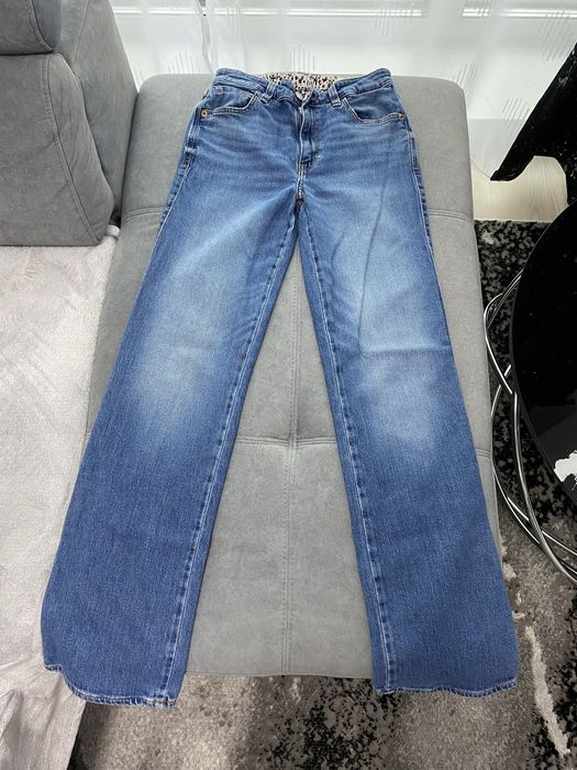 Lot dama Guess blugi si tricou