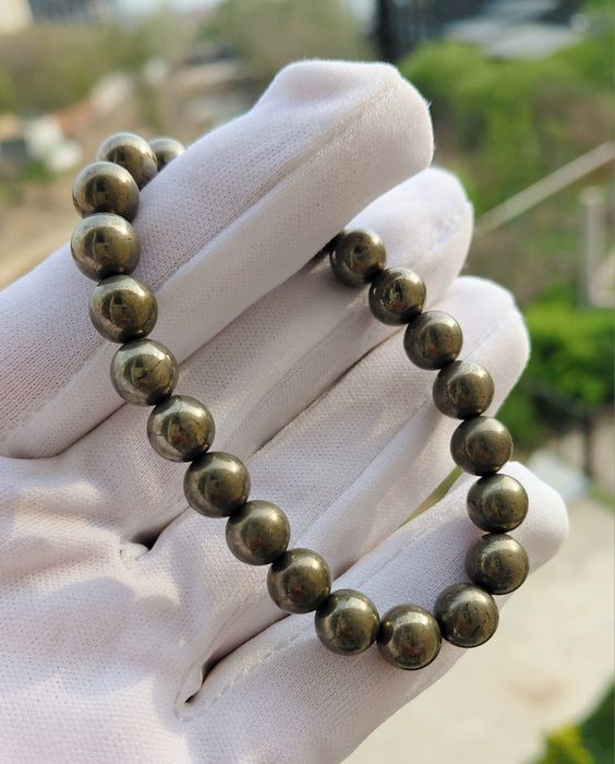 Браслеты с натуральными камнями.