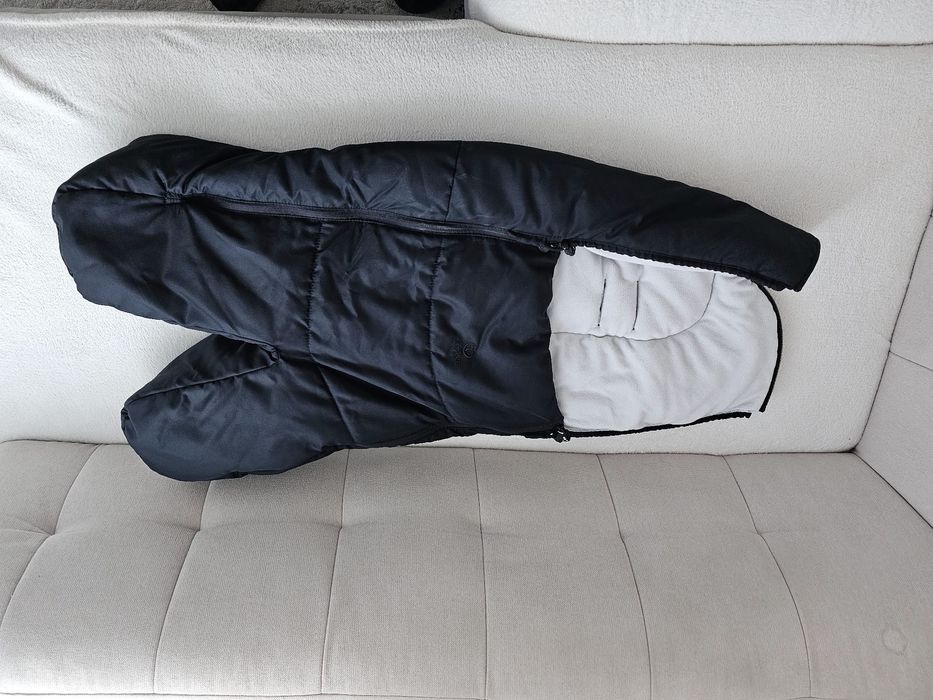 Stokke Xplory X Grey (2022)  set complet, stare foarte bună

Cărucior