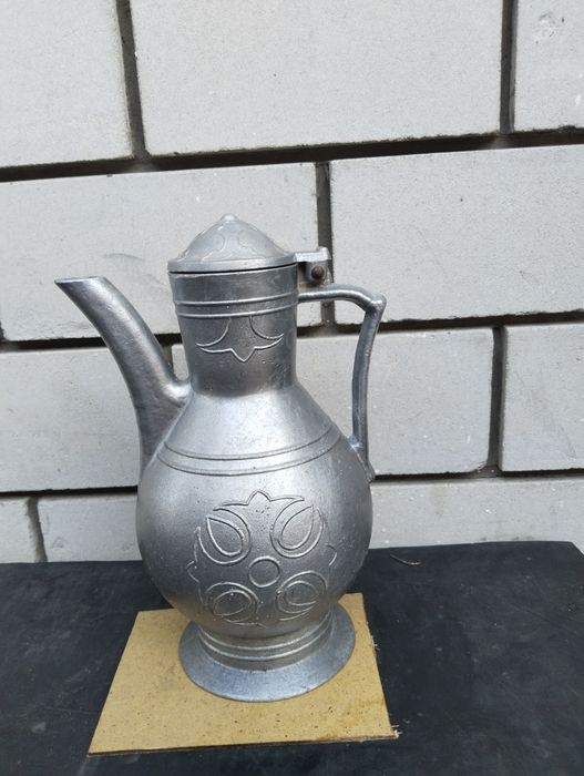 Продам кувшин 1.5 литра.