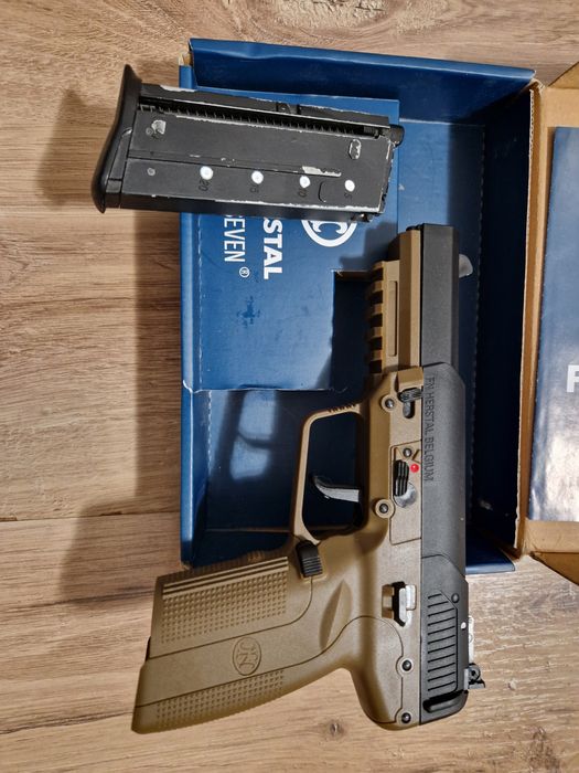 Pistol Cybergun  FN Five Seven green gas, airsoft