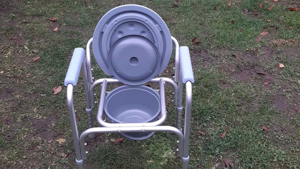 Хигиенен стол неупотребяван.