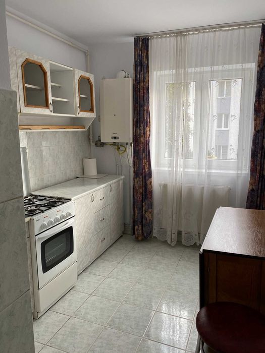 dau in chirie apartament 3 camere decomandat