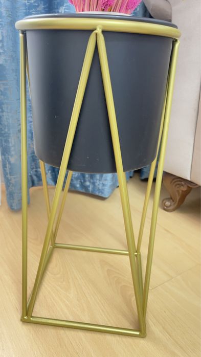 Интерьерные подставки, кашпо