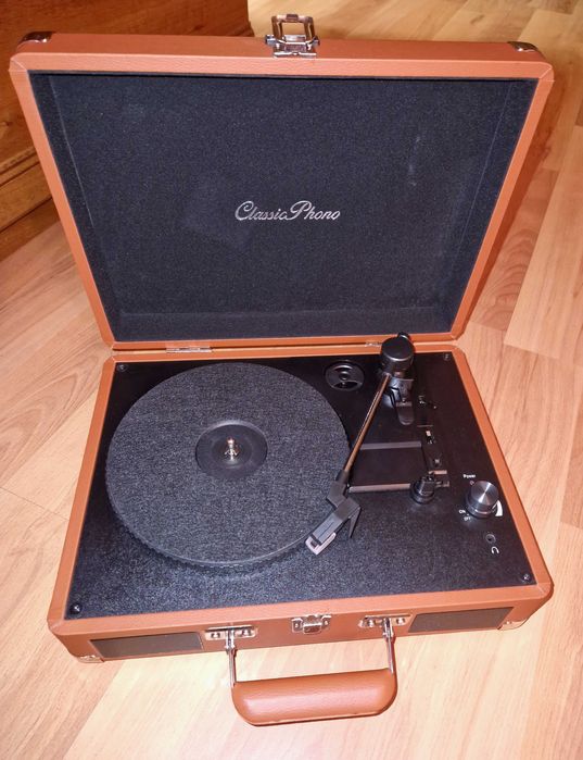 Грамофон с вградени високоговорители
високоговорители