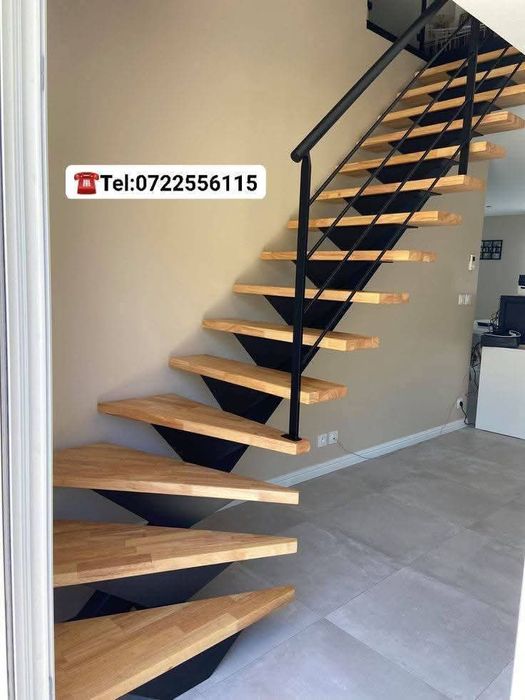 Scări interioare cu trepte din lemn