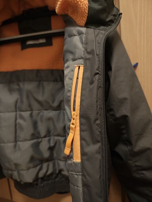 Geacă scurtă de iarnă QUECHUA pentru copii (fete/băieți)
Marimea 7-9an