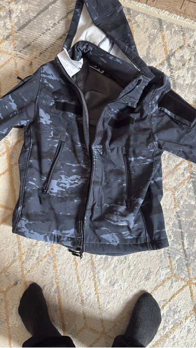 Күзгі формалар көк және қара