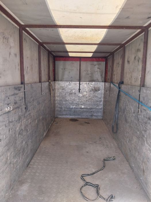 Vând remorca de 1300 kg din aluminiu foarte ușoară