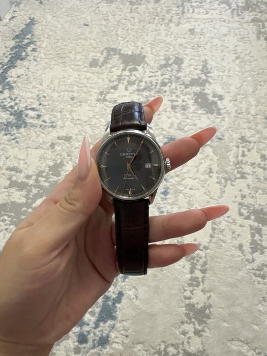 Продам срочно часы Certine