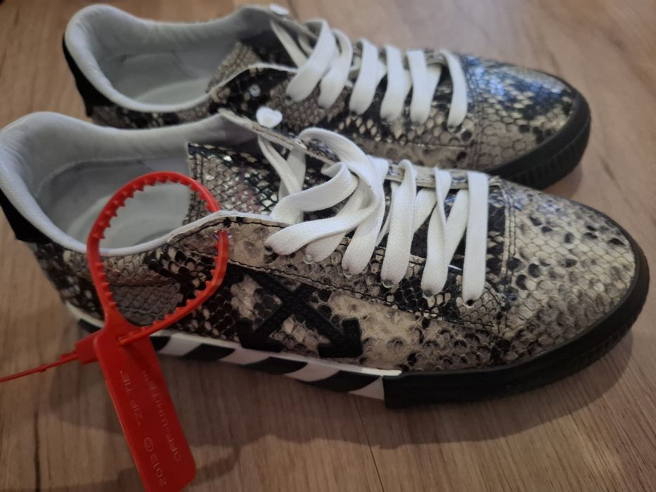 Off-white Baskets Tenesi