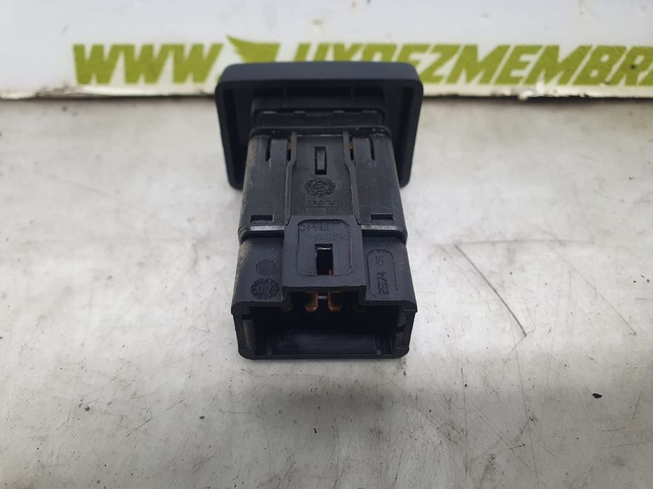 Buton avarii Dacia Logan 1 [facelift] [2007 - 2012] 1.5 DCI K9K792