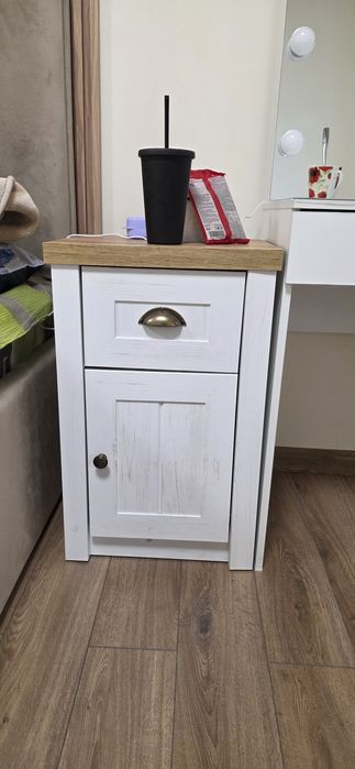 Комплект две нощни шкафчета