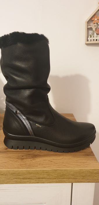 Cizmulite piele negre