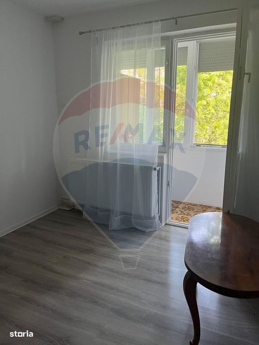 Apartament cu 3 camere de închiriat în zona Cetatii
