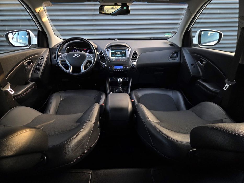 Hyundai IX35 Facelift/ 2.0 GDI / Benzină / 166 Cp / Bixenon / Led / Cameră / Navi/ Park Assist / Banchete Încalzite/ Cârlig / Manuală 6+1 / Alb / 2015