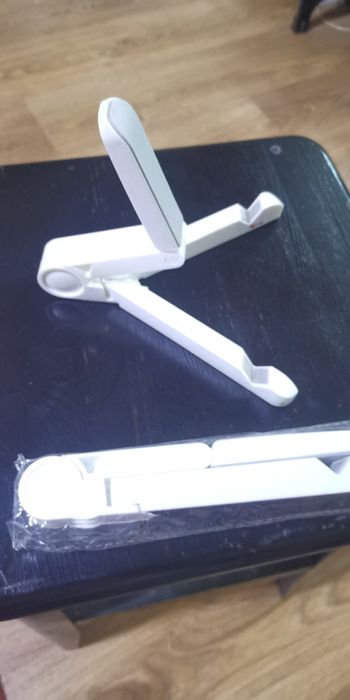 Подставка под планшет, телефон.