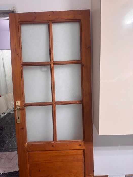 Usi interior lemn lacuit cu toc si broasca