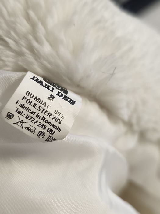 Donez lucruri bebe fetita