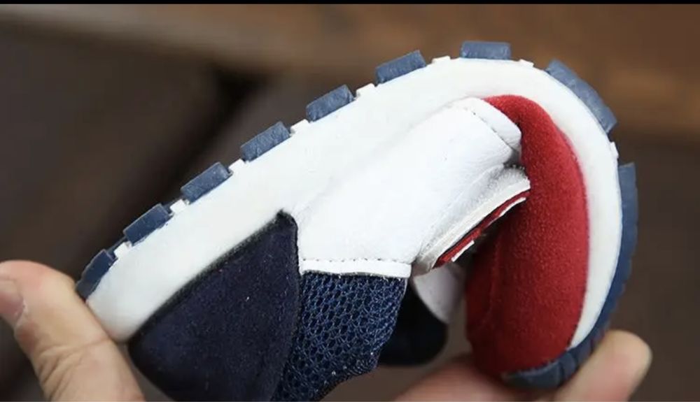 Детские кроссовки