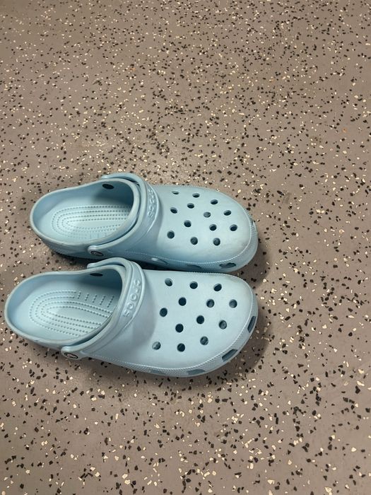 Кроксы голубые продам