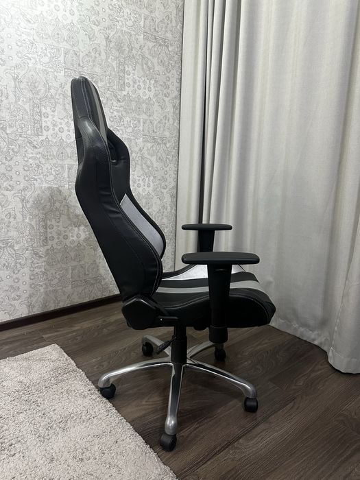 Игровое компьютерное кресло