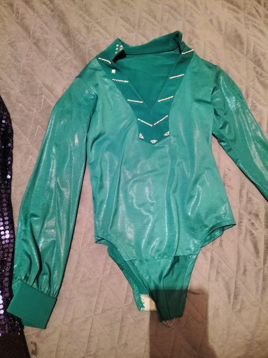 Продам бальные костюмы