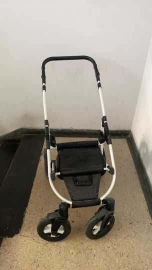 Детска количка с два коша.