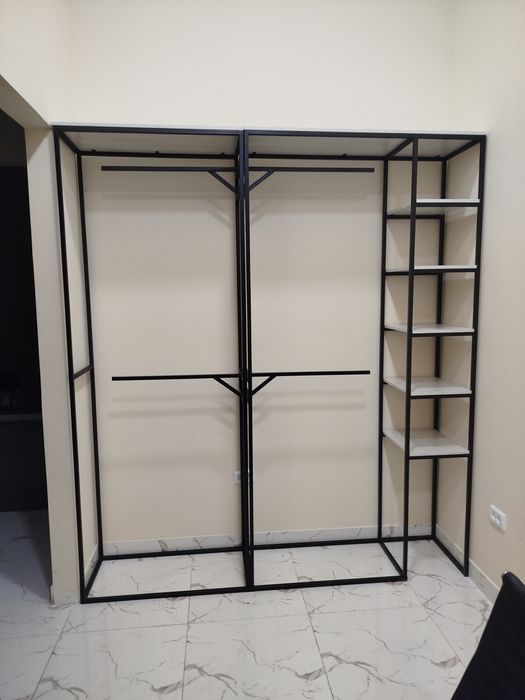 Loft bahadan rabochi stol.