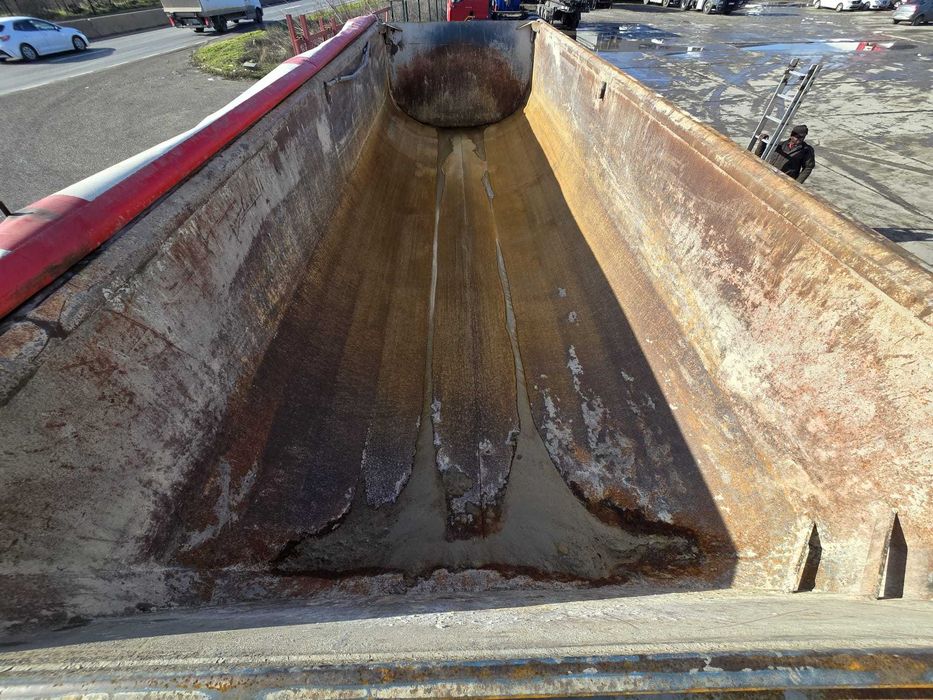 Semiremorcă basculantă Schwarzmüller SK