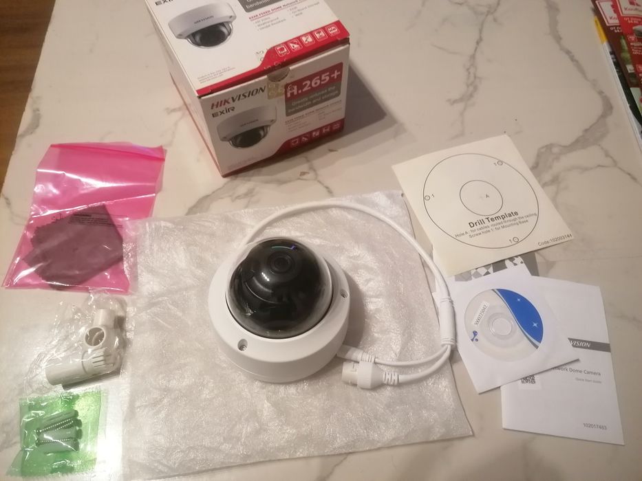 Куполна мрежова камера HIKVISION DS-2CD2121G0-I + монтажна основа